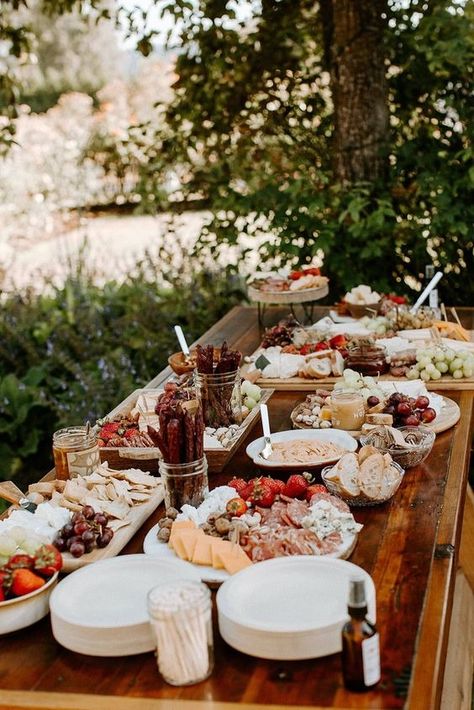 15 Creative And Unique Wedding Food Bar Ideas - (Check out #5) Farmhouse Wedding Food Table, Simple Wedding Grazing Table, Boho Party Food Table, Food Corner Wedding, Boho Chic Buffet Table, Boho Appetizer Table, Wedding Table Snacks Receptions, Snack Wedding Reception, Reception Snack Bar Ideas