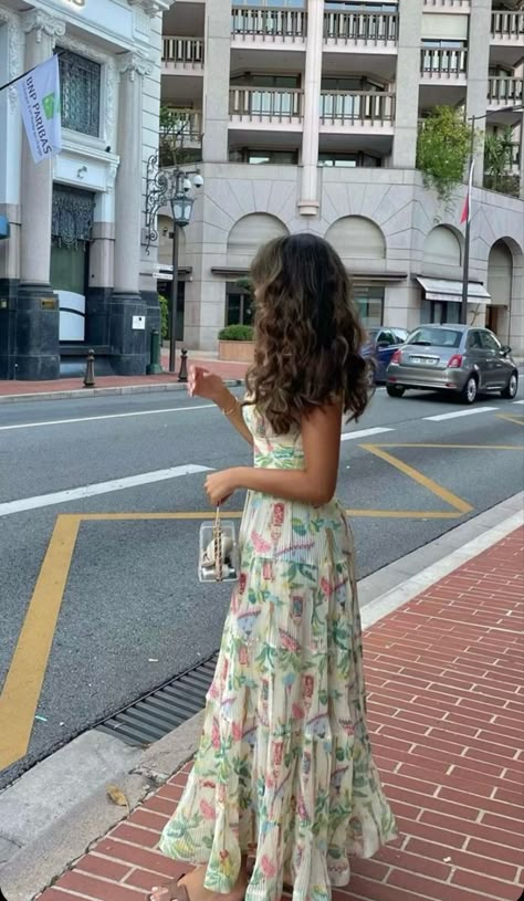 Feminine Floral Dress, Modest European Summer Outfits, Holiday Dresses Classy, Stile Blair Waldorf, Adrette Outfits, Floral Dress Outfits, Cute Thanksgiving Outfits, Thanksgiving Outfit Women, Thanksgiving Outfit Ideas