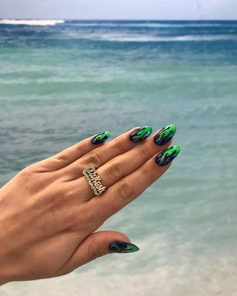 ✧･:* on Instagra Flames Nail Art, Flame Nails, Flame Nail Art, Cute Nail Colors, Neon Green Nails, Classy Tattoos, Nail Ring, Art Nails, Minimalist Nails