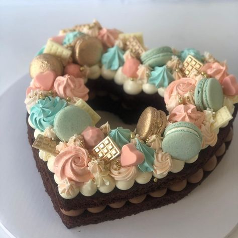 Naked Heart Cake, Sandwich Cakes, Letter Cakes, Cake Lettering, Star Cake, Shape Cake, Cookie Cakes, Heart Cakes, Instagram Heart