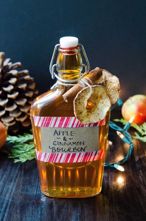 Homemade Liqueur, Infused Bourbon, Gift Recipes, Infused Liquors, Bourbon Recipes, Apple Bourbon, Homemade Alcohol, Liquor Gifts, Homemade Liquor