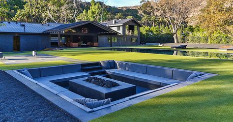 Modern Backyard Design, Outdoor Fire Pit Seating, Sunken Patio, Fire Pit Decor, Sunken Fire Pits, Fire Pit Seating Area, Backyard Seating Area, Fire Pit Furniture, Square Fire Pit