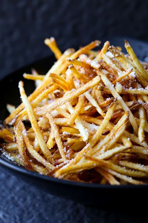 These Homemade Shoestring French Fries are super crispy, better than a restaurant! #appetizers #frenchfries #sidedish #homemadefrenchfries Shoestring French Fries, Deep Fried French Fries, Shoestring Fries, French Fried Potatoes, French Fries Recipe, Crispy French Fries, Homemade French Fries, Fries Recipe, Potato Dishes