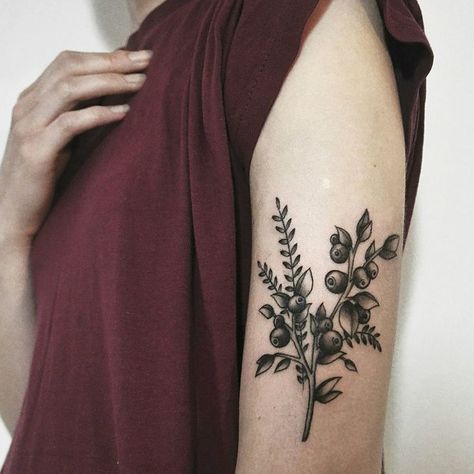 Huckleberry Tattoo, Dot Sketch, Blueberry Tattoo, Girls With Sleeve Tattoos, Tattoo Forearm, Beautiful Flower Tattoos, Sleeve Tattoos For Women, Tattoo Love, Nature Tattoos