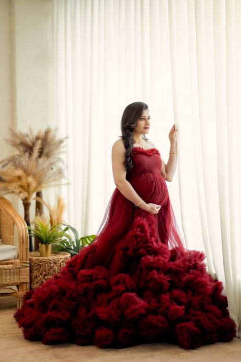 🌟 "A tiny miracle is on the way." Metarnaty Photoshoot, Maternity Shoot Outfit, Indian Baby Showers, Pregnancy Pics, Maternity Photography Poses Couple, Maternity Photography Poses Pregnancy Pics, Poses Couple, Maternity Photoshoot Poses, Indian Baby