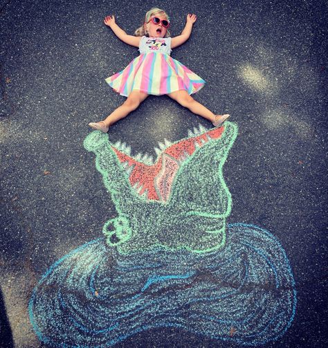 Sidewalk Chalk Photos, Chalk Photography, Chalk Photos, Birthday Photoshoot Ideas, Side Walk, Sidewalk Chalk Art, School Celebration, Chalk Drawings, Sidewalk Chalk