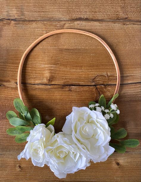 White rose floral hoop. Floral Hoops, Wedding 2024, Birthday Treats, Bridal Bouquets, Planning Ahead, White Rose, White Roses, Bridal Bouquet, Bouquets