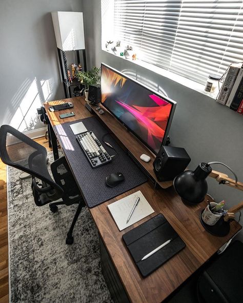 Setup Inspiration 🌱 on Instagram: “Beautiful new setup postings 🔥 Finally had the time to do some content research for you guys and present you here a really hot setup 😍…” Minimal Desk Setup, Monitor Setup, Minimal Desk, Dream Desk, Computer Desk Setup, Desk Setups, Desktop Setup, Desk Inspiration, Computer Room