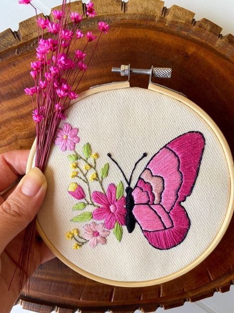 Butterfly Drawing For Embroidery, Butterfly Drawing Embroidery, Pink Butterfly Embroidery, Hand Embroidery Design Patterns Drawing, Flower Embroidery Designs Drawings, Traditional Embroidery Designs, Embroidery Designs Butterfly, Back Embroidery Design, Butterfly Embroidery Designs