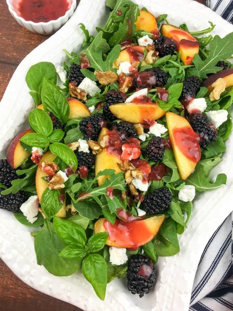 Basil Vinaigrette Dressing, Salad Easy Recipe, Blackberry Salad, Blackberry Peach, Tasty Peach, Basil Vinaigrette, Salad Easy, Savory Salads, Peach Salad