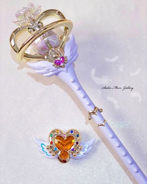 Sailor Moon Lightstick, Magical Girl Accessories, Sailor Moon Stuff, Eternal Tiare, Magic Objects, Cottagecore Crafts, Fantasy Jewelry Magic, Sailor Moon Wands, Sailor Moon Collectibles