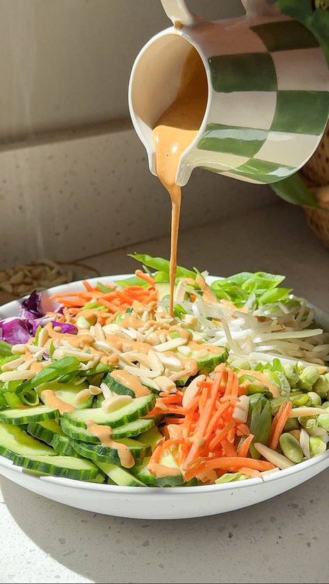 Thai Crunch salad with peanut dressing Peanut Salad Recipes, Potsticker Salad, Pad Thai Salad, Peanut Butter Dressing, Peanut Butter Salad, Thai Peanut Salad, Thai Salad Dressings, Meal Prep Salad, Thai Crunch Salad