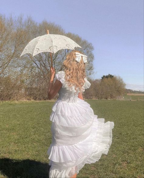 Southern Belle Hairstyles, Cinderella Core, Southern Belle Aesthetic, Poofy Wedding Dress, Picnic Date Outfits, Belle Aesthetic, Whimsical Dresses, Southern Belle Dress, Whimsical Dress