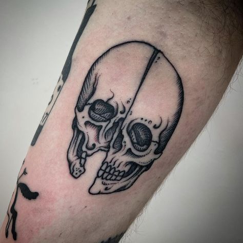 Mouse - MAUS on Instagram: “Braindead // Skull, drawn from an old Leonardo Da Vinci sketch, this was a pleasure to tattoo - Skulls are always welcomed // For…” Mouse Tattoos, Back Piece Tattoo, Pieces Tattoo, Best Tattoos For Women, Cool Tattoos For Guys, Bad Tattoos, Skull Tattoos, Little Tattoos, Forearm Tattoos