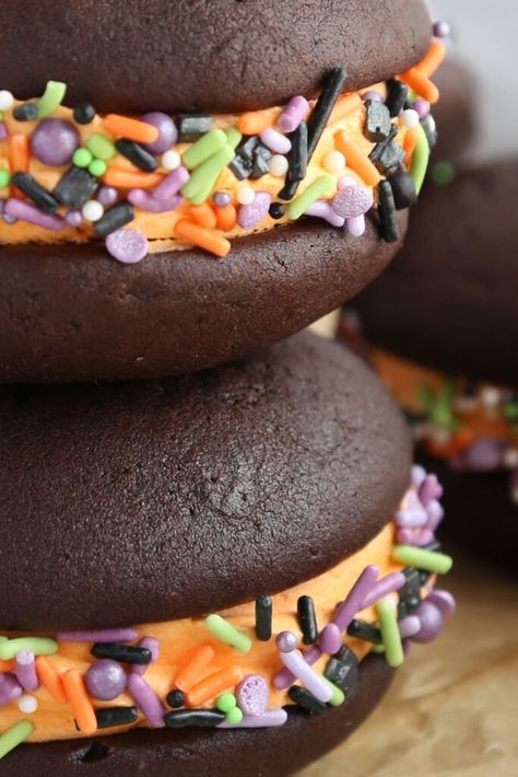 Halloween Whoopie Pie Recipe, Halloween Baking Ideas Cookies, Halloween Whoopie Pies, Fall Whoopie Pies, Whoopie Pie Flavors, Whoopi’s Pies, Whoopie Pie Recipes, Whoopie Pies From Box Cake, Woopie Cookies