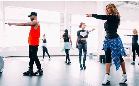 Beyoncé -dance rehearsal Dance Rehearsal, Queen Beyonce, Dance Studio Decor, Dance Motivation, Global Citizen Festival, Beyonce Style, Beyonce Queen, Global Citizen, Dance Practice