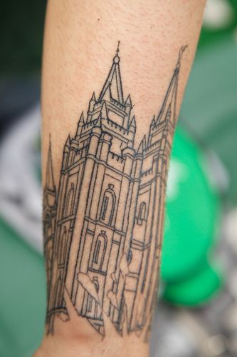 We should get matching tattoos of the Manti temple! Mormon Tattoo, Church Tattoo, Temple Tattoo, Army Tattoos, Spiritual Tattoos, Modern Tattoos, Funny Tattoos, Cross Tattoo, S Tattoo