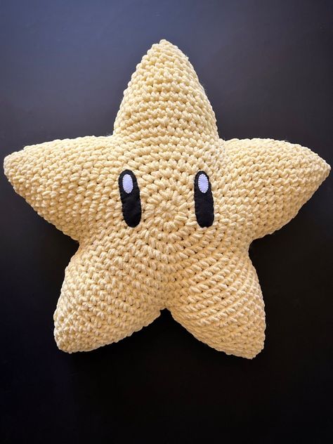 Crochet Pattern - Super Mario Super Star Pillow, with felt eyes and the pattern to create them too! Crocheted by Melissa of Whole Heartily. Super Mario Star Crochet Pattern, Crochet Mario Star, Mario Crochet Pattern Free, Mario Super Star, Crochet Mario, Mario Day, Mario Crochet, Mario Star, Felt Eyes