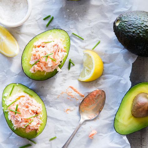 Low-Carb Lunch Ideas for Work That Will Actually Fill You Up Ritz Appetizers, Avocado Recipes Healthy, Clean Eating Lunch, Quick And Easy Appetizers, Seafood Salad, Stuffed Avocado Healthy, Fiber Rich Foods, Low Carb Lunch, Work Lunch