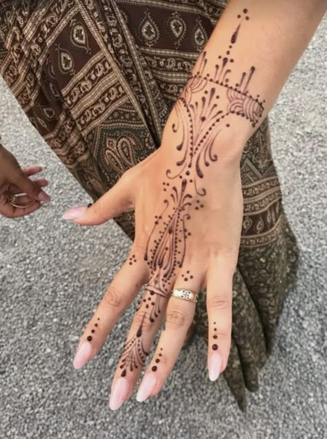 The Henna Wars, Hana Tattoo, Mehndi Practice, Tattoo Map, Henna Doodle, Henna Style Tattoos, Tattoo Designs Hand, Summer Dreaming, Henna Inspo