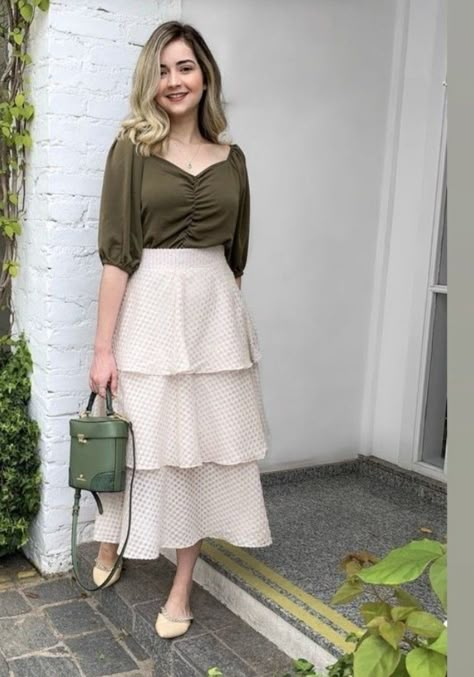 Skirt And Top Western Outfit, Linen Frocks, Modest Outfits Ideas, Retro Skirts, Classy Business Outfits, Simple Casual Outfits, Modest Outfit Ideas, Blouse Casual Fashion, Kids Frocks Design