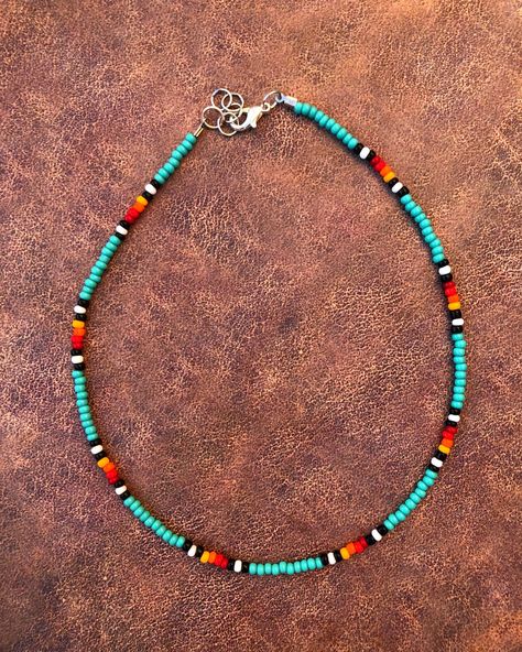 @double.f.designs on Instagram. Handmade jewelry. Turquoise Beaded Necklace Ideas, Pulseras Aesthetic Indie, Preppy Seed Bead Necklace, Country Jewelry Necklaces, Country Beaded Necklace, Bead Choker Ideas, Beaded Western Jewelry, Seed Bracelet Ideas, Western Beaded Bracelets