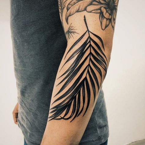 Palm Leaf Tattoo Design, Plant Tattoo Men, Palm Leaf Tattoo, Snake And Dagger Tattoo, Palm Tattoo, Beachy Tattoos, Leaves Tattoo, Fern Tattoo, Palm Tattoos