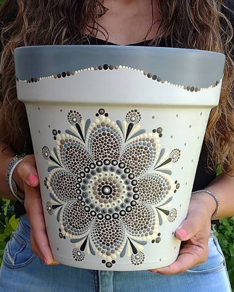 Good Morning My Dear, Diy Pottery Painting, Flower Pot Art, Flower Pot Design, Painted Pots Diy, Mandala Rock Art, Painted Clay Pots, Decorated Flower Pots, Mandala Design Pattern