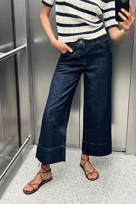 Wide Leg Cropped Jeans Outfit, Zara Jeans Outfit, Cropped Jeans Outfit, Rich Girl Fashion, Wide Leg Jeans Outfit, Outfit Zara, Cropped Wide Leg Jeans, Waistcoat Dress, Jeans Outfit