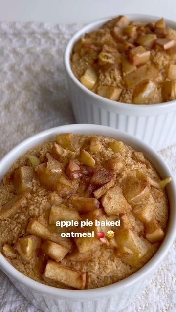 Apple Pie Baked Oats, Apple Baked Oats, Oats Everyday, Apple Pie Oats, Apple Baked Oatmeal, Baked Oats Recipe, Apple Pie Oatmeal, Apple Cinnamon Cake, Thm Breakfast