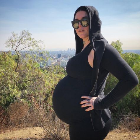 "I am choosing not to make our decision — or any of our baby's health records — public," the tattoo artist said in a video posted to her YouTube channel. Kat Van D, 38 Weeks Pregnant, Summer Wedding Ceremony, Kat Von D Tattoos, Old Celebrities, Mama Style, Celebrity Tattoos, Mom Tattoos, Kat Von