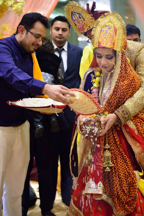 Kumaoni wedding Kumaoni Wedding, Kumaoni Culture, Kumaoni Jewellery, Kumaoni Bride, Pahadi Wedding, South Asian Aesthetic, Genelia D'souza, Marriage Cards, Asian Aesthetic