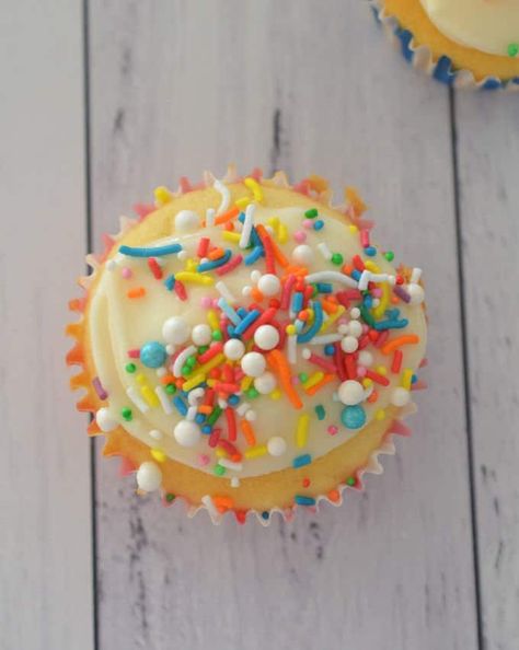 Best Vanilla Cupcakes, Best Vanilla Cupcake Recipe, Vanilla Cupcakes Recipe, Vanilla Muffins, Vanilla Cupcake Recipe, Cupcake Tray, Sugar Icing, 12 Cupcakes, Easy Cupcakes