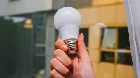 Five things to consider before buying LED bulbs Light Bulb Moment, Led Colors, Things To Keep In Mind, Hybrid Car, Bright Led Lights, Hue Philips, Popular Color, Smart Lighting, Large Homes