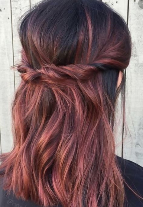 Brown Balayage With Red Tones, Brown And Rose Gold Hair Ombre, Red Balayage Hair Light Brunettes, Ombre Coloured Hair, Strawberry Brunette Hair Short, Light Brown Hair With Highlights Caramel Rose Gold, Ashy Red Hair Balayage, Dusty Rose Hair Brunette, Brown To Rose Gold Balayage