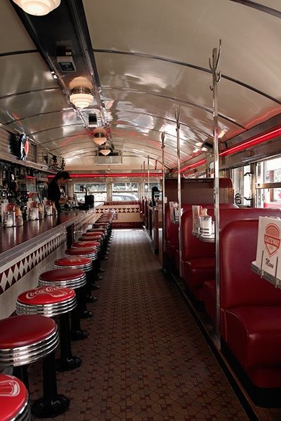 Diner Cocktail Truck, Diner Nyc, Bus Restaurant, Location Drawing, American Diners, Loaded Potatoes, Diner Aesthetic, 1950s Diner, 50's Diner