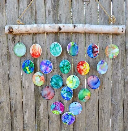 How to Make DIY Hand Painted Wind Chimes | Hometalk School Auction Art Projects, Class Auction Projects, Art Auction Projects, Art Auction Ideas, Class Auction, Wine Bottle Wind Chimes, Class Art Projects, Wind Chimes Craft, Collaborative Art Projects