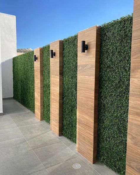 Artificial Grass Design, Modern Pergola Designs, Artificial Grass Wall, Grass Design, Front Wall Design, Grass Wall, Modern Pergola, Paint Modern, Backyard Remodel