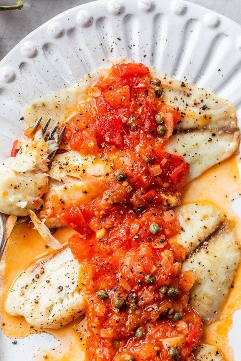 Broiled Fish with Tomato Caper Sauce is an easy fish recipe with fresh tomatoes, garlic, shallots and capers that’s ready in under 20 minutes. Tomato Caper Sauce, Caper Sauce, Fresh Tomato Recipes, Easy Fish Recipes, Fish Recipes Healthy, Broiled Fish, Fish Recipe, Skinny Taste Recipes, Fish Fillet