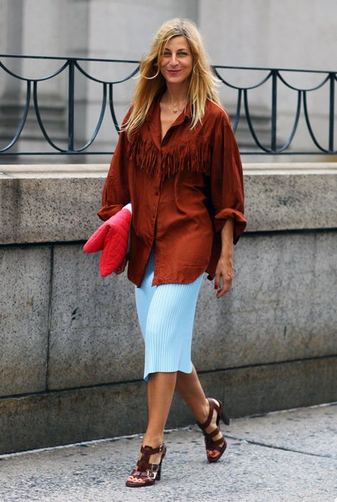 Fashion In New York, Ada Kokosar, Unexpected Color Combinations, Diy Skirts, Look Winter, Blue Pleated Skirt, Garance Dore, Brown Fringe, Fashion For Petite Women