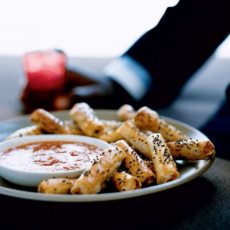 Moroccan-Style Chicken Phyllo Rolls Chicken Phyllo, Phyllo Rolls, Cheesy Appetizer, Moroccan Spices, Phyllo Dough, Sweet Tarts, Small Bites, Rolls Recipe, The Egg