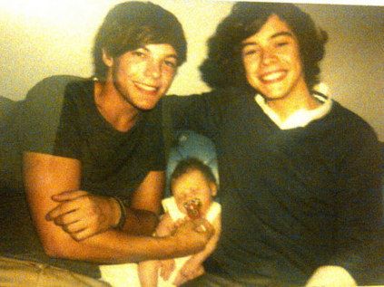 97. When "uncle Harry and Louis" went together to meet baby Lux for the first time. Baby Lux, On Twitter, Twitter