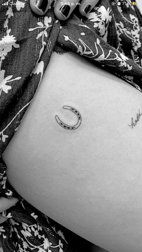 Horse Finger Tattoo, Tiny Horseshoe Tattoo Simple, Horse Theme Tattoo, Simple Horse Shoe Tattoo, Fine Line Horse Shoe Tattoo, Small Tattoos Horse, Horse Show Tattoo, Racehorse Tattoo, Horse Tattoo Small Simple