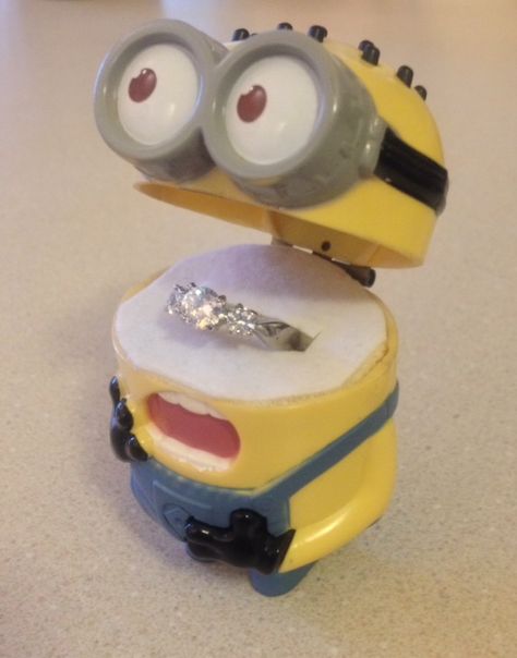 The ring box I made for my fiance. Huge minion fan. #minion #despicableme #ringbox #engagement Minion Wedding, All Spiderman, Minions Love, Cute Minions, Despicable Me, Really Funny Pictures, Reaction Pictures, Mood Pics, Funny Images