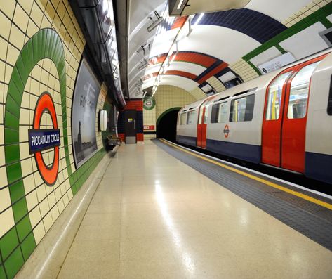 Tube Stations London, London Tube Map, London Underground Train, Study In London, City Life Photography, London Underground Stations, Oyster Card, London Tube, London Poster