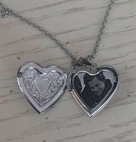 Necklace Aesthetic, Necklace Locket, Heart Locket, Locket Necklace, Heart Necklace, Harry Styles, Locket, Dog Tag Necklace, Diamond Necklace