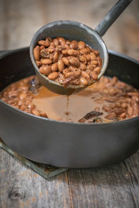 South Texas Recipes, Texas Cowboy Beans, Texas Beans Recipe, Dried Pinto Bean Recipes, Bbq Pinto Beans Recipe, Southern Pinto Bean Recipes, Pinto Beans Stove Top, Bbq Pinto Beans, Texas Pinto Beans Recipe