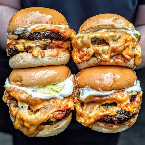 Burger Bites, Pizza Burgers, Food Babe, Food Therapy, Cheat Meal, Delicious Burgers, Food Yummy, Food Goals, Food Obsession