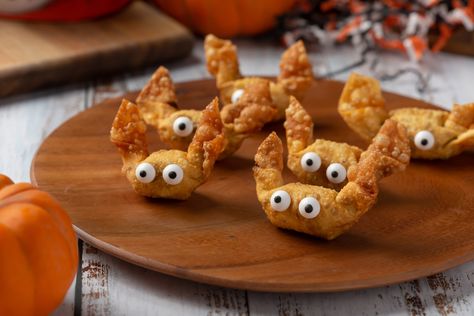 Halloween cute monster with wonton wrapper - Recipes | Twin Marquis (真味): Easy to Prepare Wrapper Recipes, Holiday Theme Food, Wonton Wrapper Recipes, Halloween Buffet, Cream Cheese Wontons, Halloween Appetizers, Wonton Wrappers, Wontons, Halloween Cute