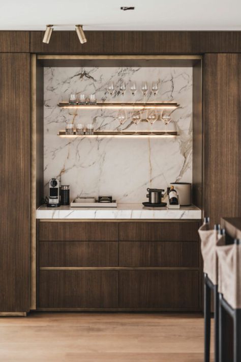 Hotel Room Kitchenette Design, Wet Bar In Bedroom, Classic Coffee Corner, Luxury Kitchenette, Modern Bar Design Home, Dining Room Wall Shelves, Tv Wall Kitchen, Built In Bar Ideas For Home, Lobby Coffee Bar